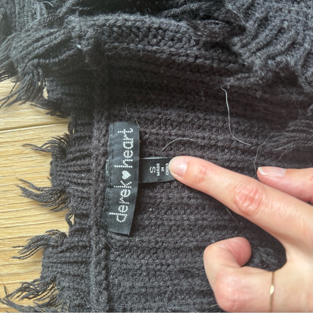 Frayed Hem Black Sweater - Picture 2 of 2